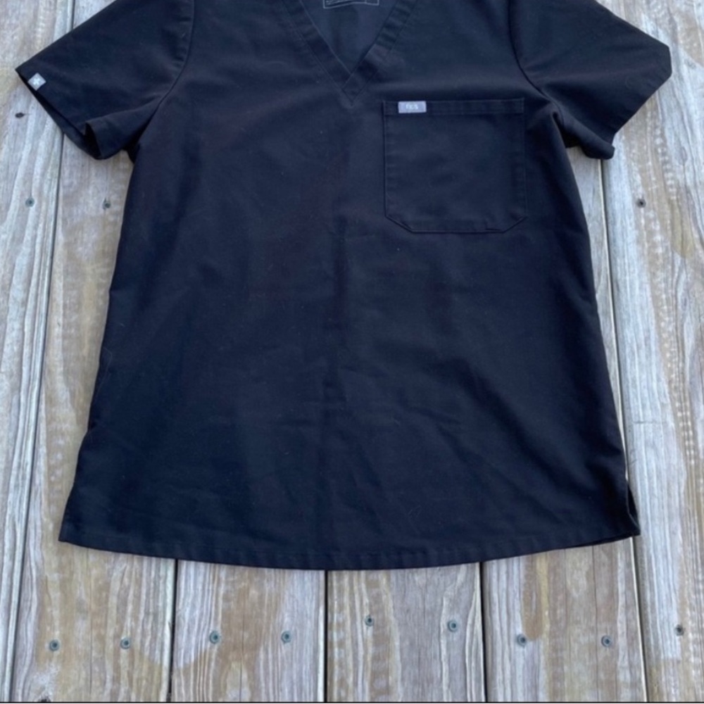 Like new FIGS Black scrub top